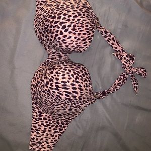Victoria’s Secret bikini top 👙